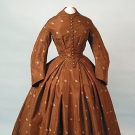 FIGURED SILK DAY DRESS, 1858-1862