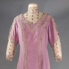 MAUVE WOOL TEA GOWN, c. 1905