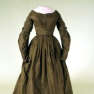DARK OLIVE GREEN SILK DAY DRESS, 1838-1842